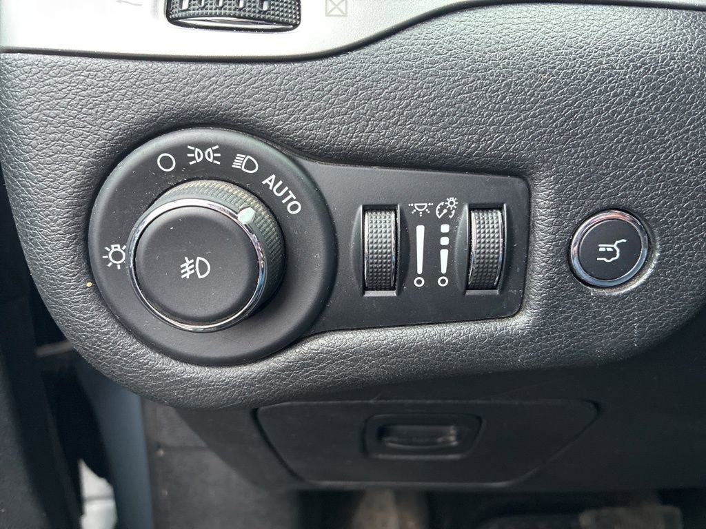 Used 2015 Jeep Cherokee Trailhawk w/ Comfort/Convenience Group image 18