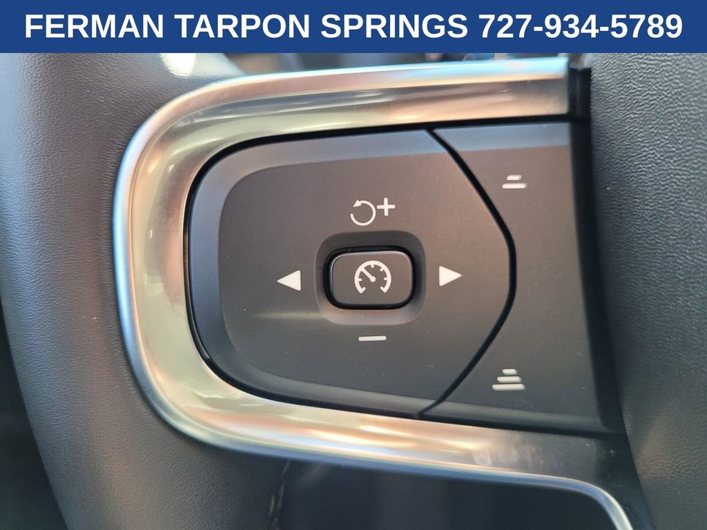 Certified 2025 Volvo XC40 B5 Core image 31