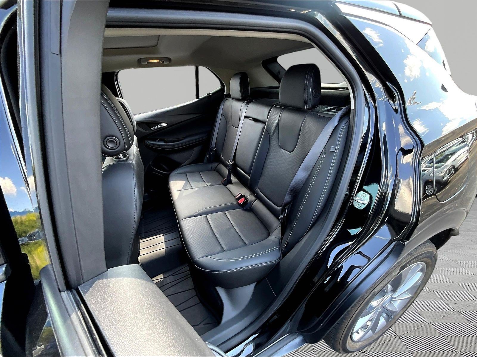 Used 2022 Buick Encore GX Essence w/ Experience Buick Package AWD/4WD image 22