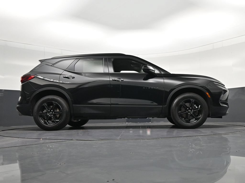 Used 2024 Chevrolet Blazer LT w/ Midnight/Sport Edition FWD image 27