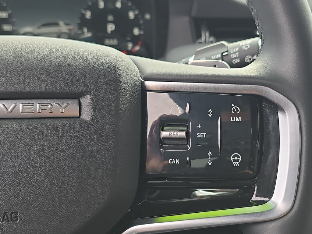 Certified 2025 Land Rover Discovery Sport Dynamic SE AWD/4WD image 18