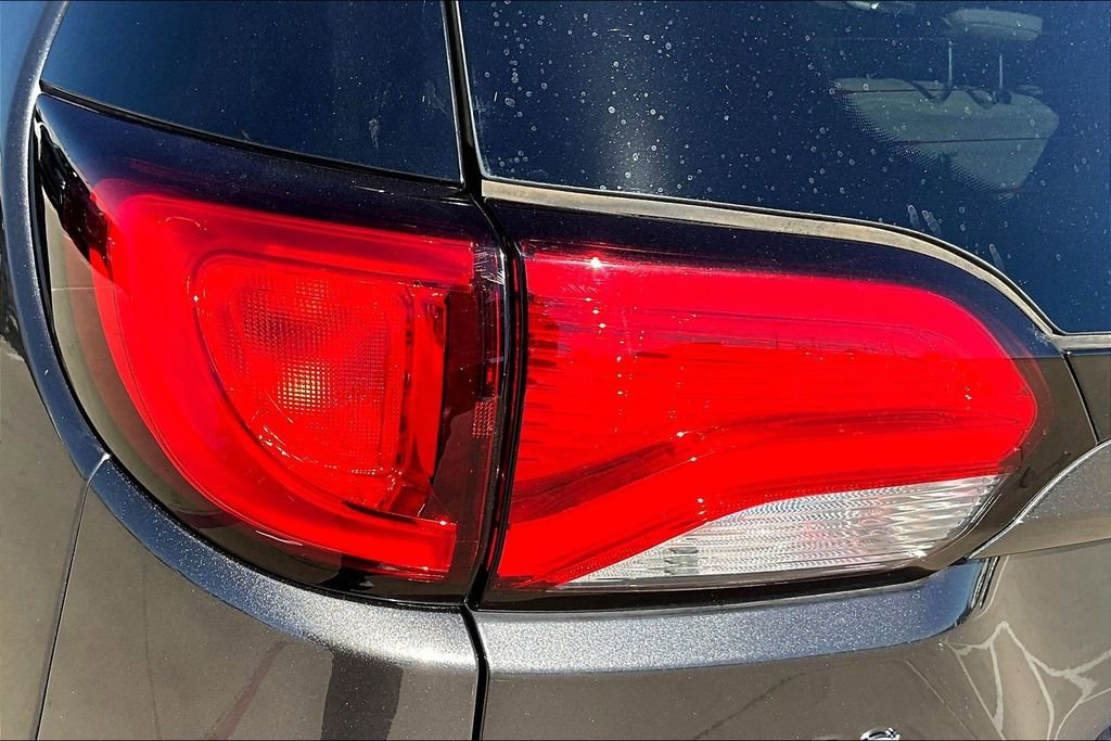 Used 2018 Chrysler Pacifica Limited image 39