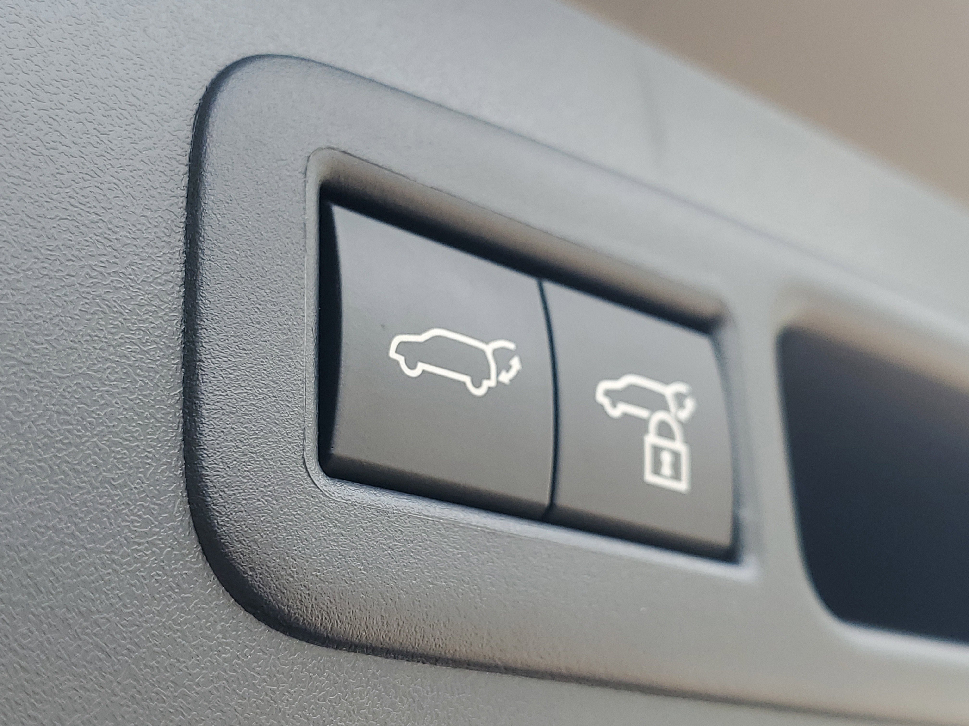 Used 2025 Lexus UX 300h FWD w/ Accessory Package (Z1) image 9