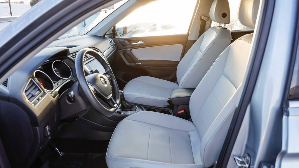 Used 2020 Volkswagen Tiguan SE w/ Panoramic Sunroof Package AWD/4WD image 22