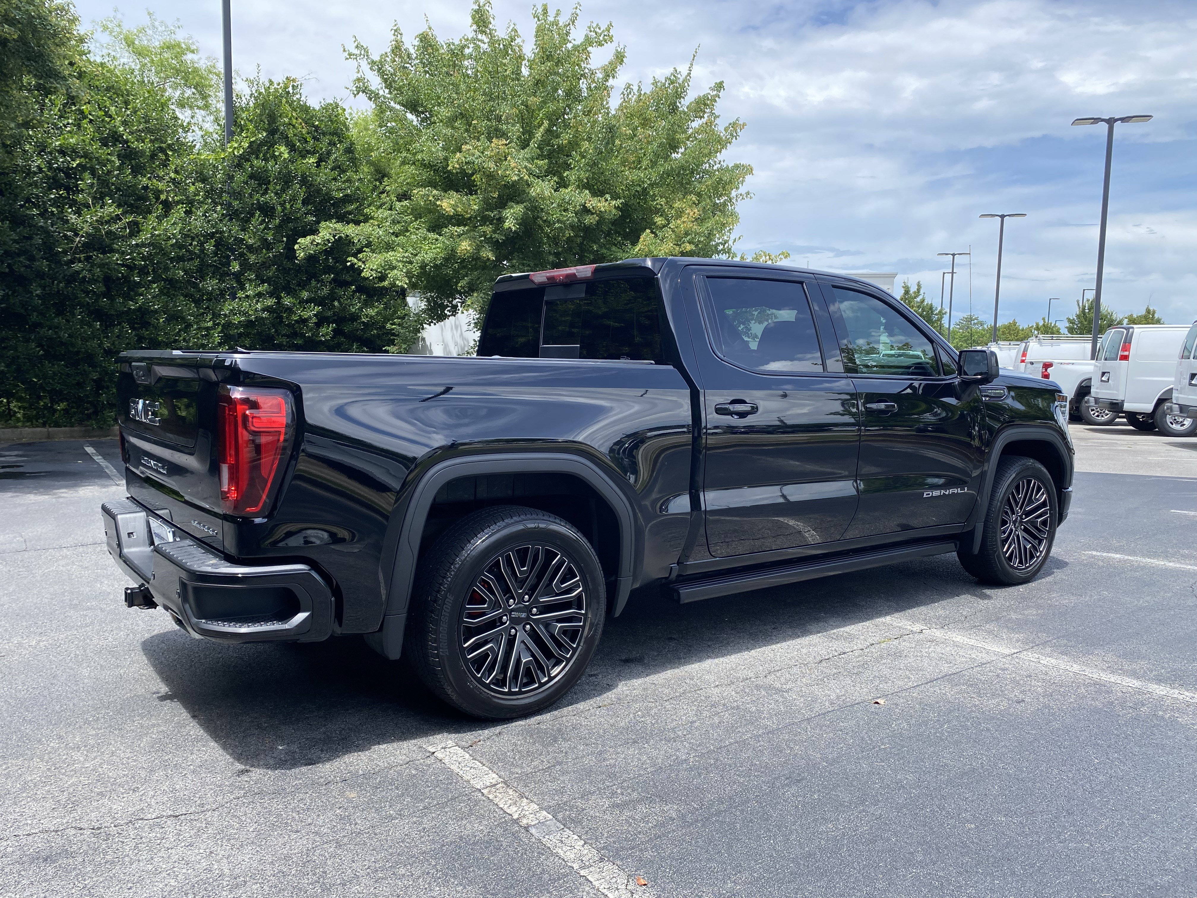 Used 2022 GMC Sierra 1500 Denali Ultimate AWD/4WD image 9