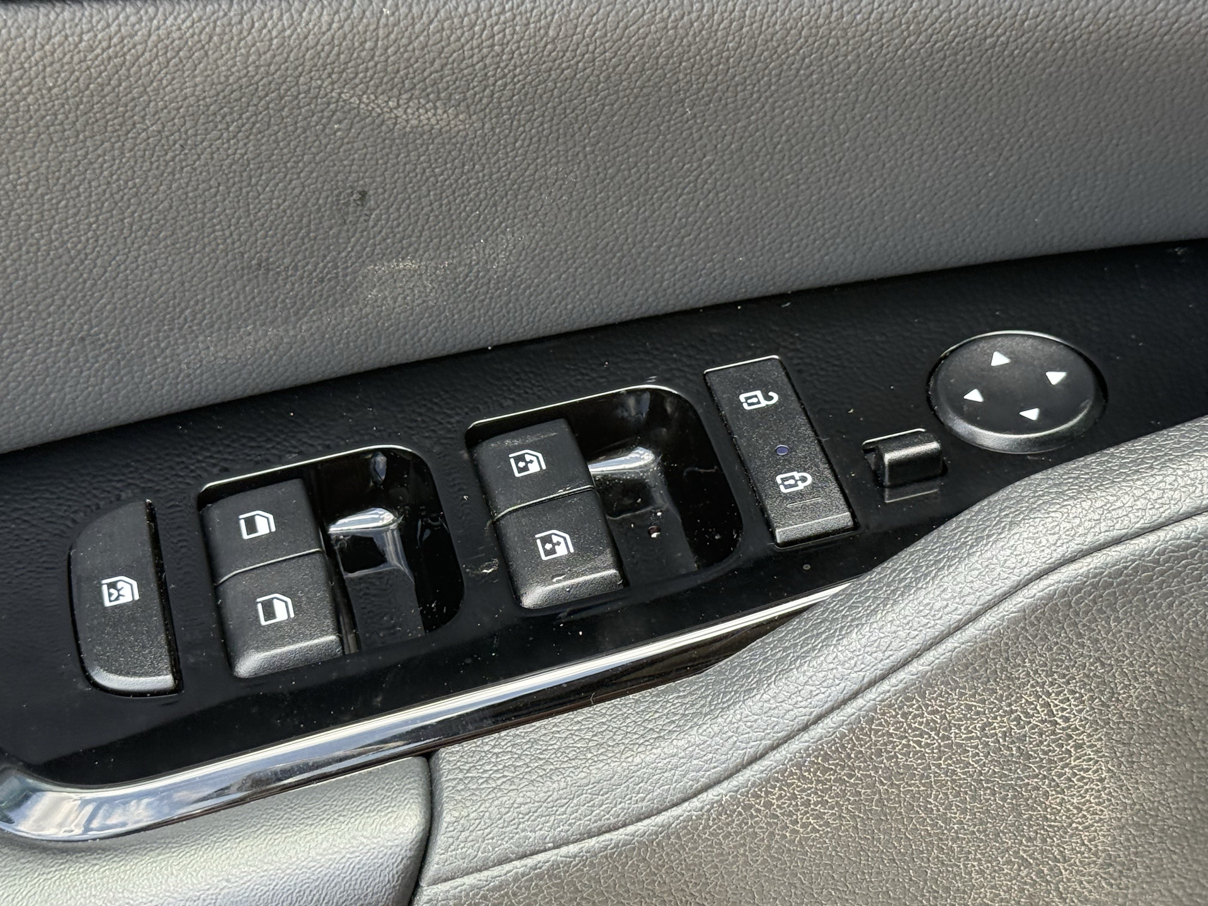 Used 2023 Kia Sportage SX FWD image 28