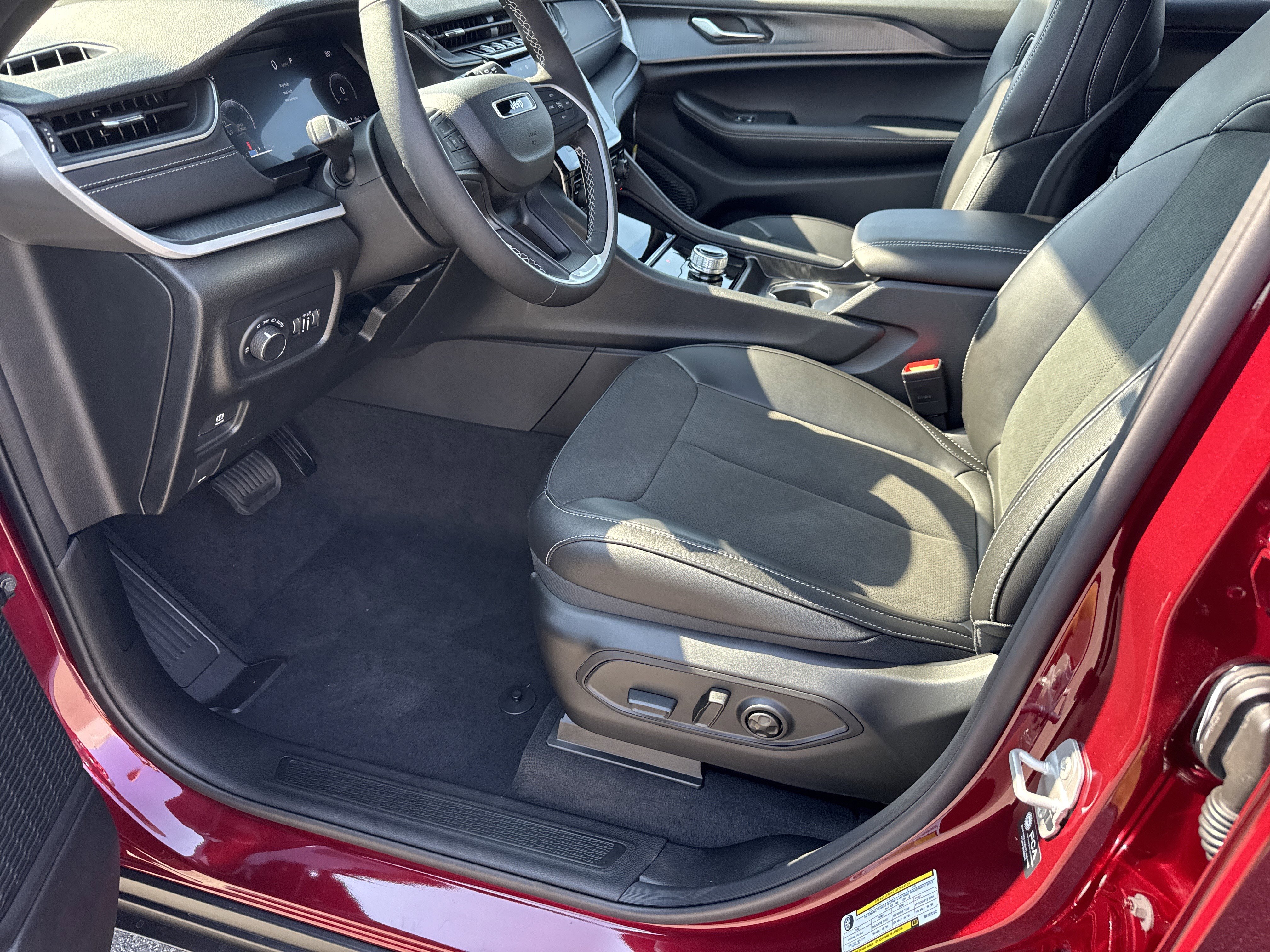 New 2025 Jeep Grand Cherokee L Altitude image 16