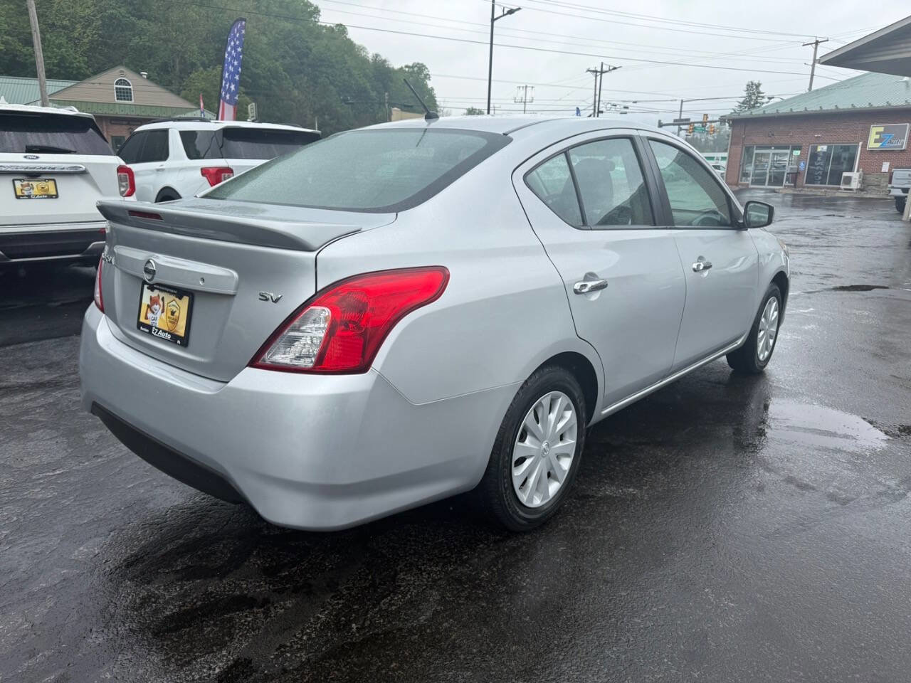 Used 2017 Nissan Versa SV FWD image 8