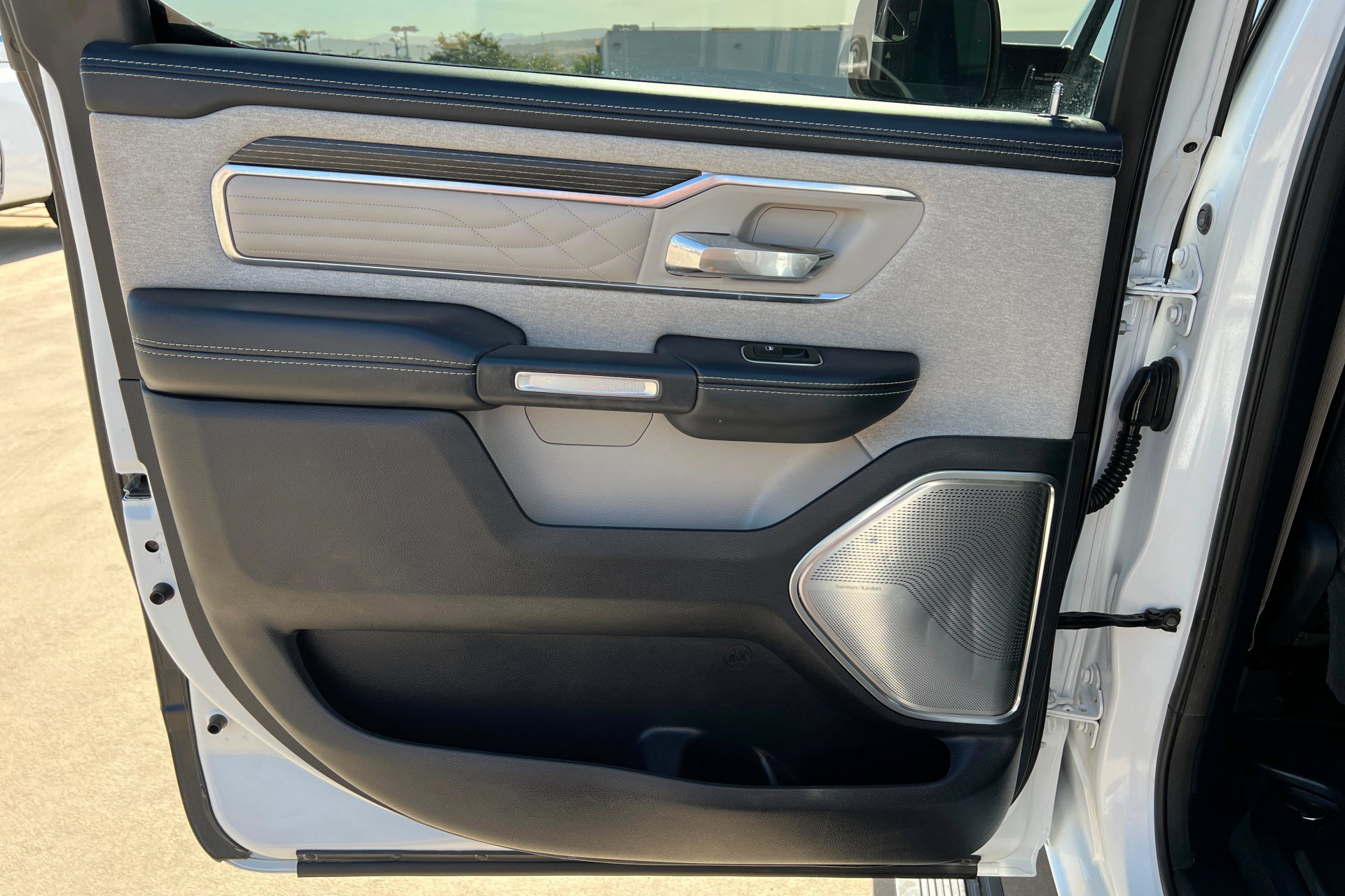 Used 2022 RAM 1500 Limited AWD/4WD image 18