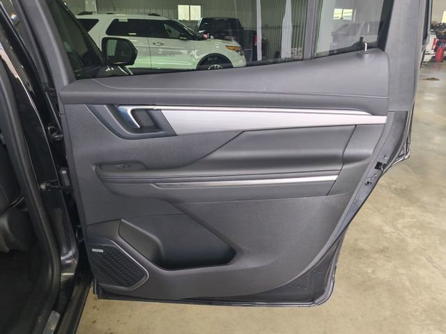 Used 2025 Buick Enclave Preferred AWD/4WD image 24