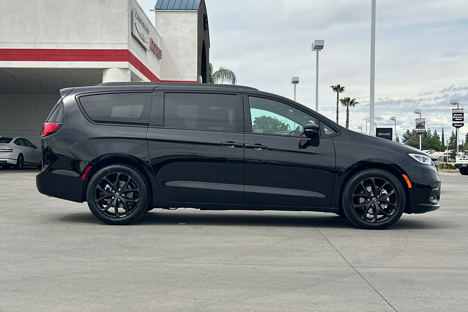 New 2026 Chrysler Pacifica Select image 8