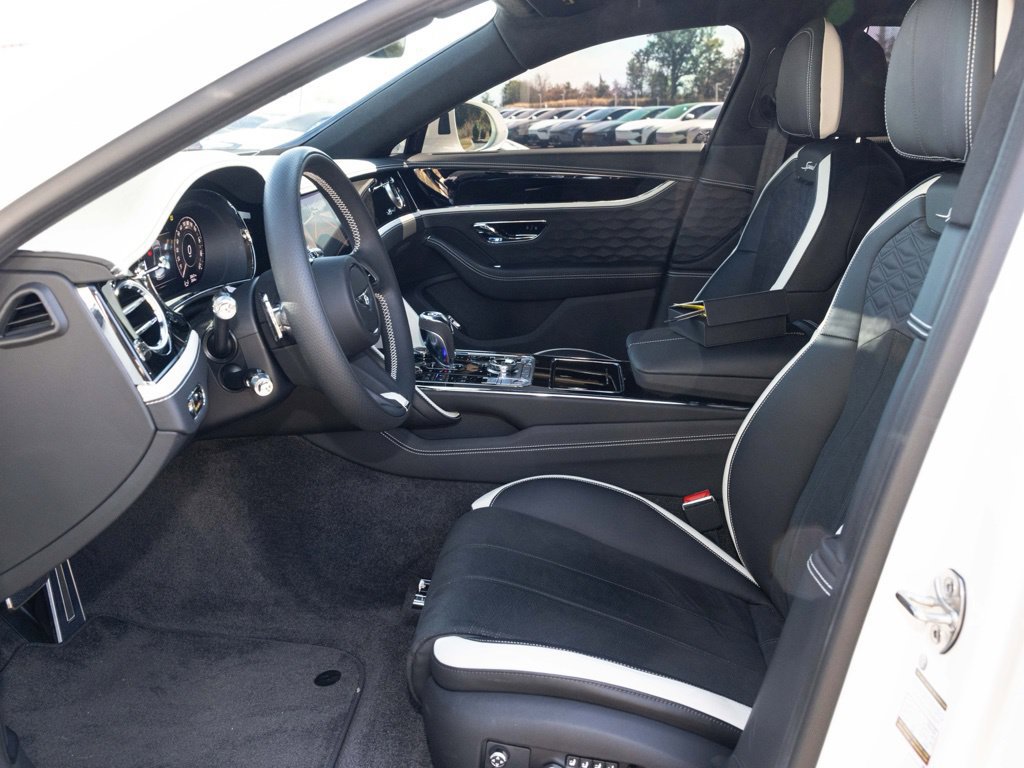 Used 2025 Bentley Flying Spur Plug-In Hybrid AWD/4WD image 28
