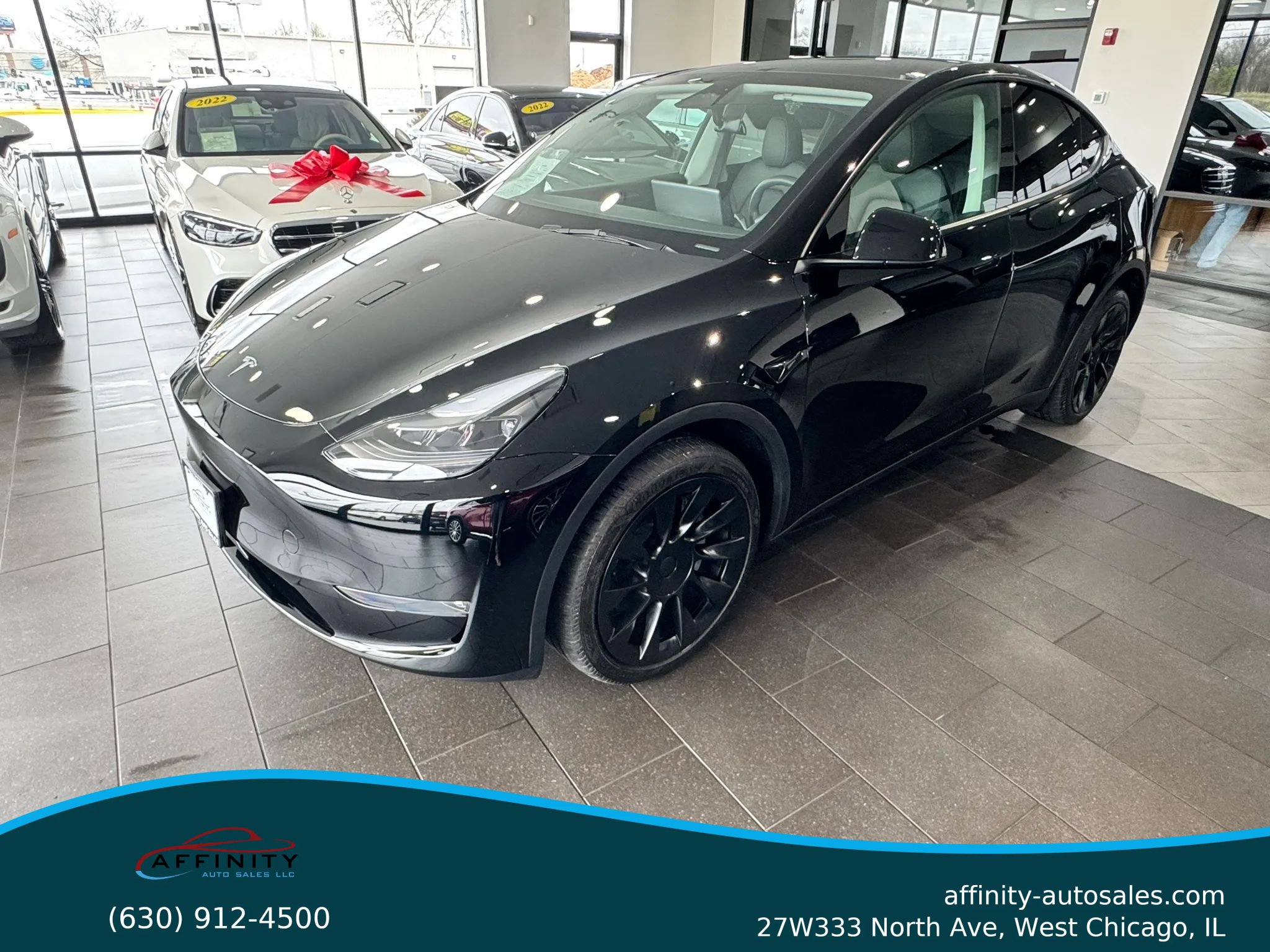 Used 2023 Tesla Model Y Long Range AWD/4WD image 1