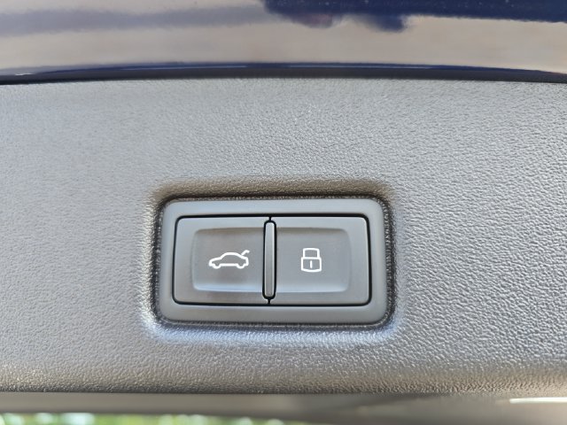 Certified 2025 Audi Q5 Premium w/ Convenience Package AWD/4WD image 17