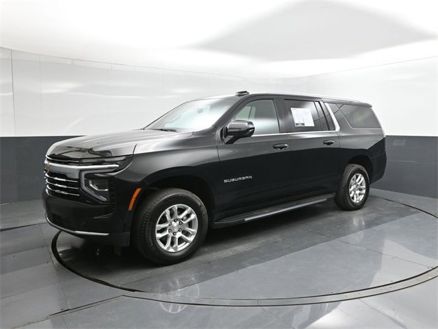 Used 2025 Chevrolet Suburban LT image 1
