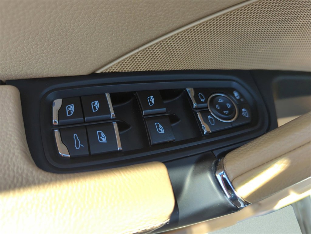 Used 2017 Porsche Cayenne S Platinum image 29