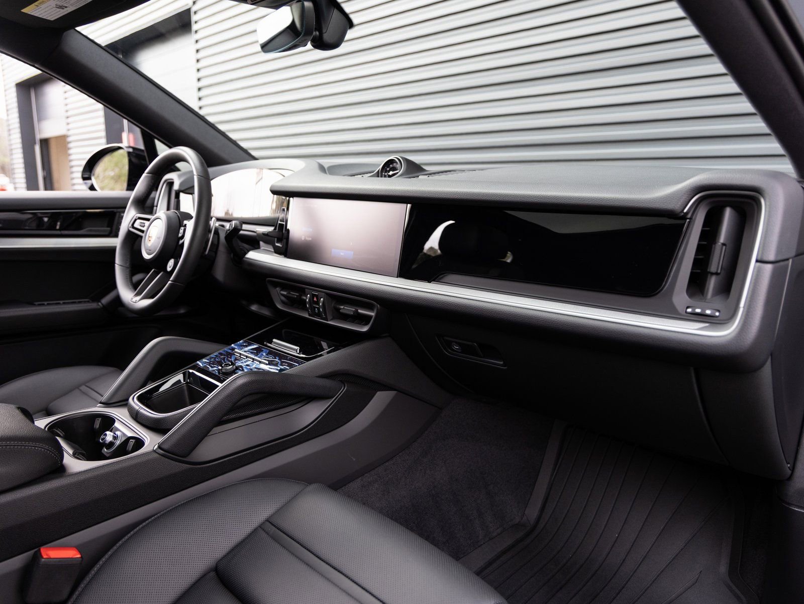 Certified 2026 Porsche Cayenne Coupe image 35