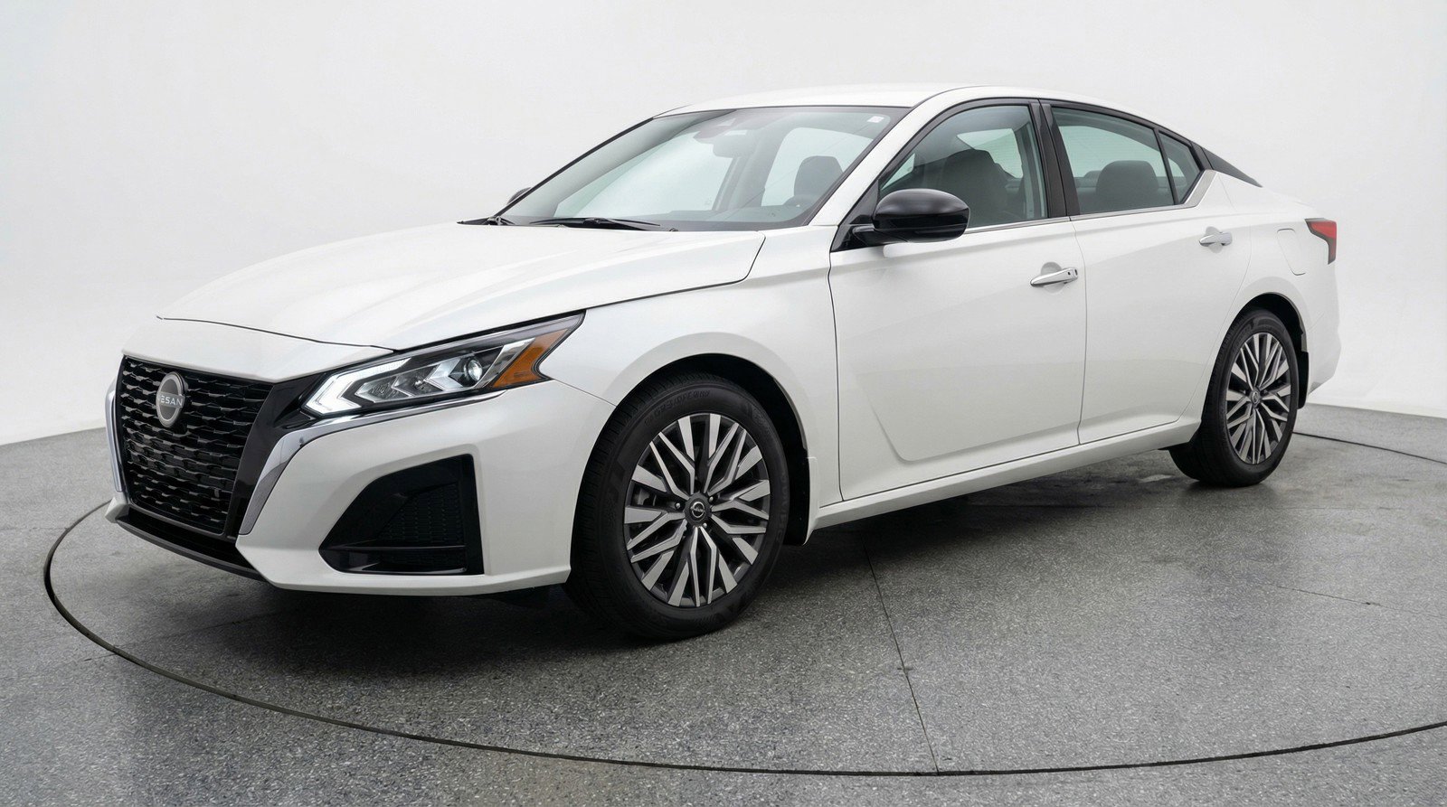 Used 2025 Nissan Altima 2.5 SV FWD image 3