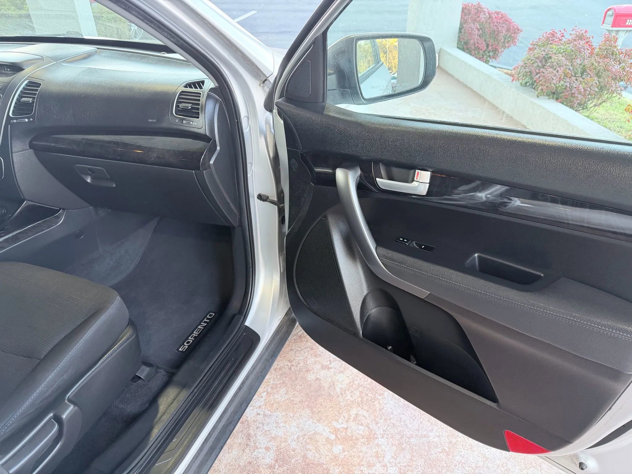 Used 2015 Kia Sorento LX image 16