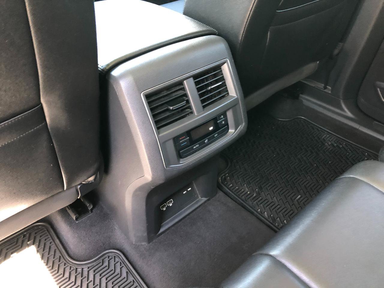 Used 2018 Volkswagen Atlas SEL AWD/4WD image 29