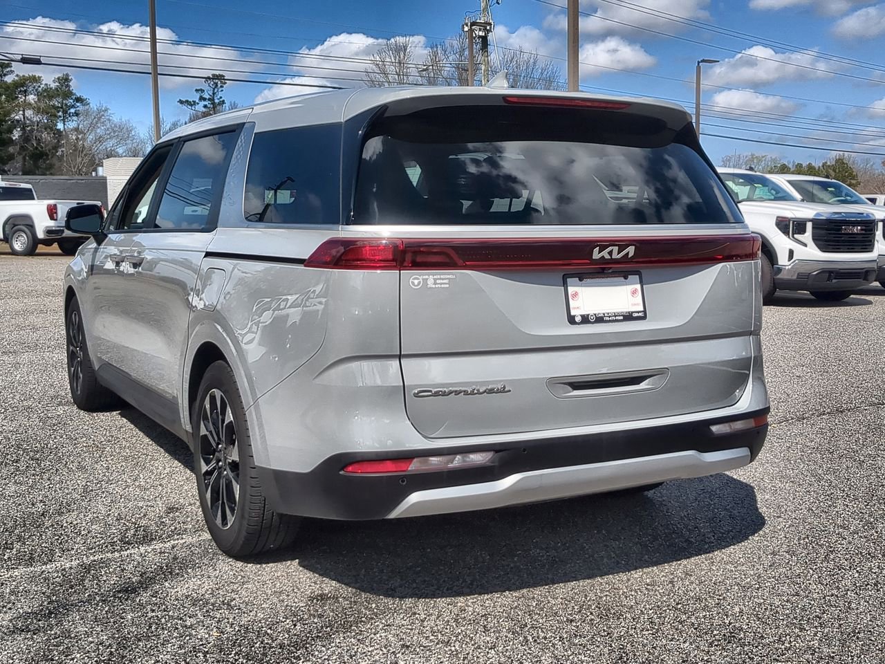 Used 2022 Kia Carnival EX image 6