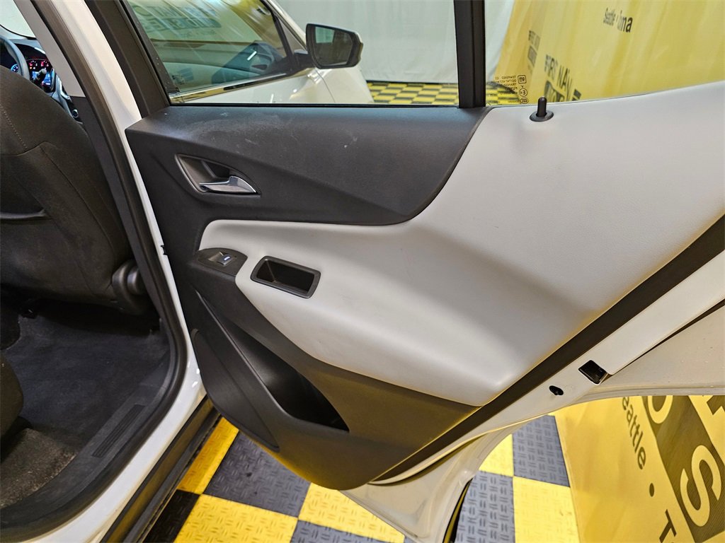 Used 2023 Chevrolet Equinox LT w/ Driver Convenience Package image 16