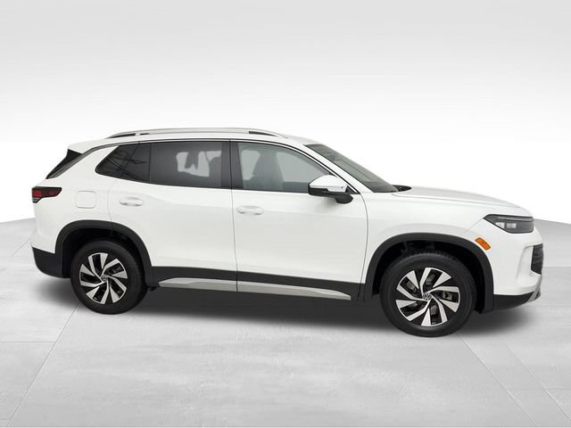 Certified 2025 Volkswagen Tiguan S AWD/4WD image 9