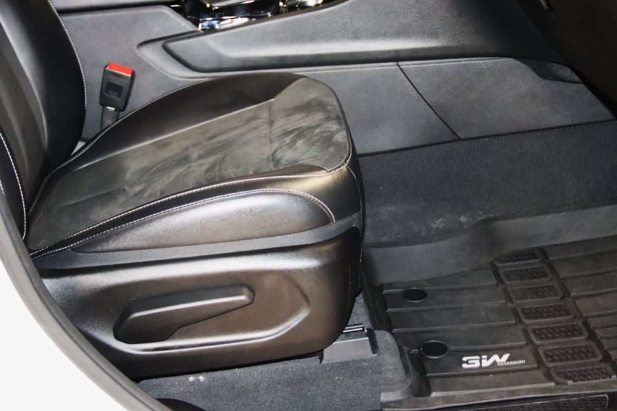 Used 2023 Jeep Grand Cherokee L Laredo AWD/4WD image 56