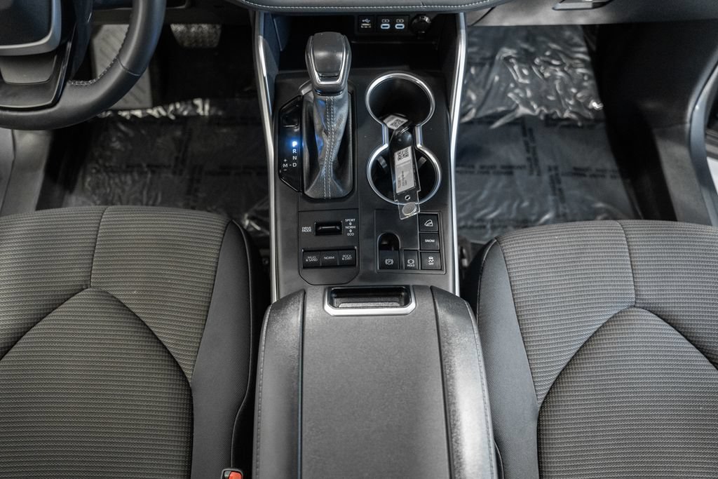 Used 2023 Toyota Highlander LE AWD/4WD image 26