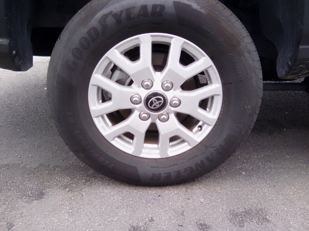 Used 2025 Toyota Tacoma SR5 RWD image 7