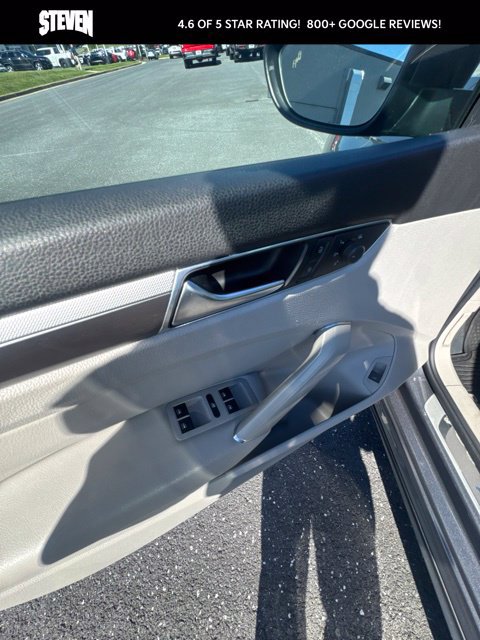 Used 2018 Volkswagen Passat 2.0T R-Line w/ R-Line Lighting Package FWD image 16