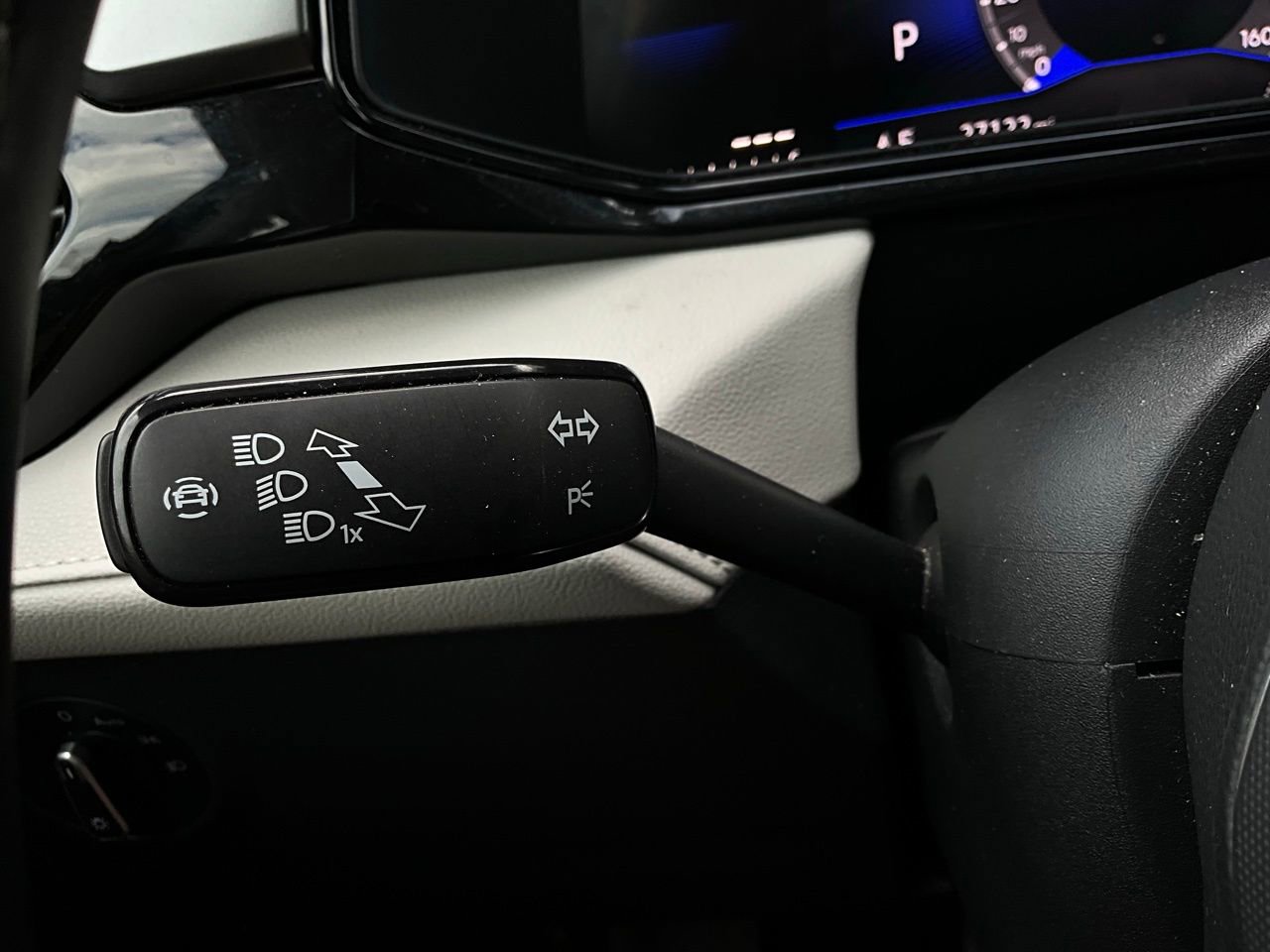 Used 2025 Volkswagen Taos S FWD image 32