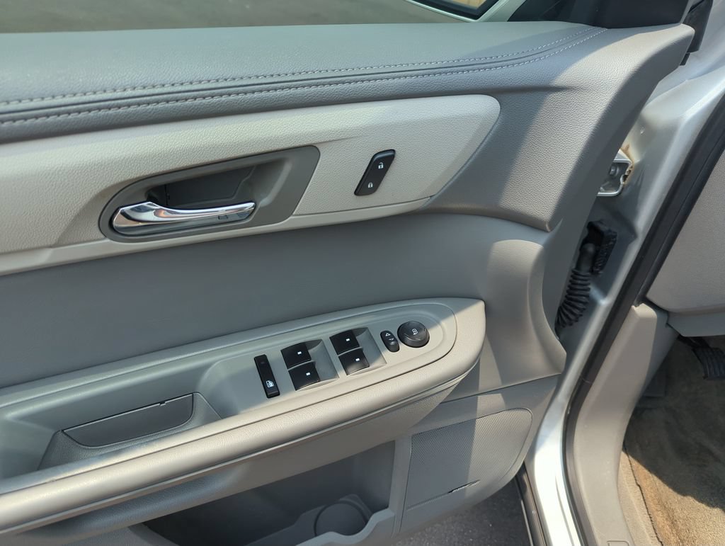 Used 2015 Chevrolet Traverse LT FWD image 19