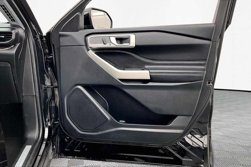 Used 2022 Ford Explorer Limited w/ Equipment Group 301A image 24