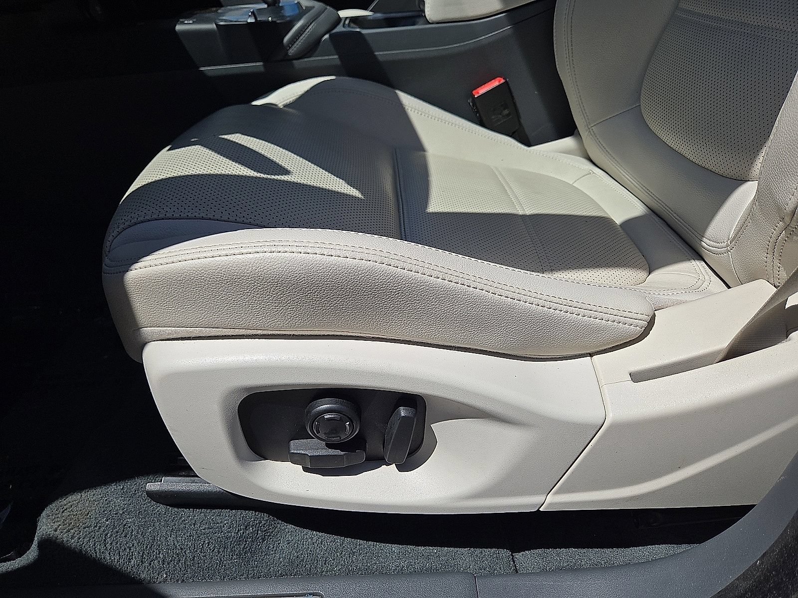 Used 2020 Jaguar E-PACE SE AWD/4WD image 26