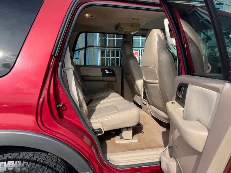 Used 2005 Ford Expedition XLT image 14