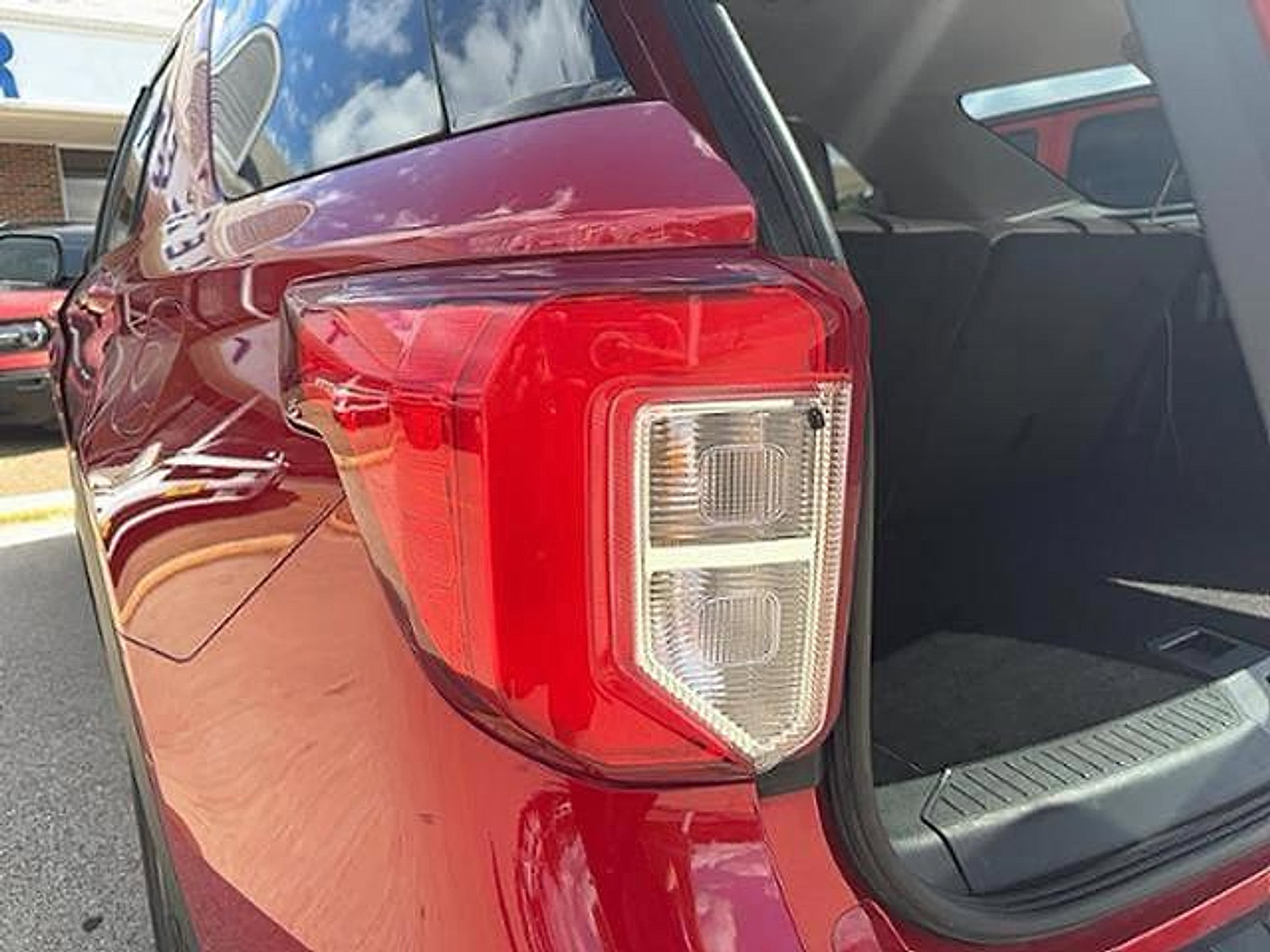 Used 2024 Ford Explorer Limited image 7