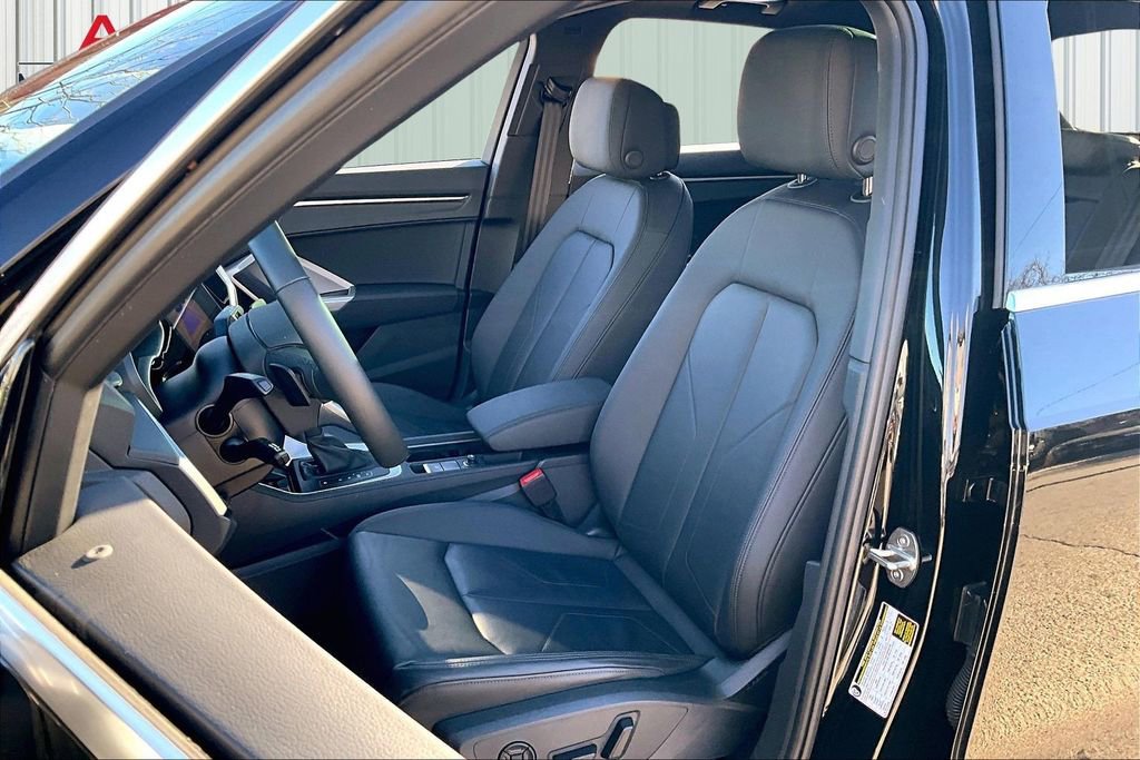 Used 2025 Audi Q3 2.0T Premium w/ Convenience Package image 21