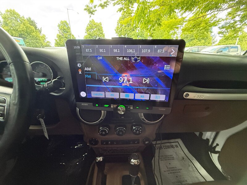 Used 2015 Jeep Wrangler Unlimited Sahara w/ Connectivity Group AWD/4WD image 17