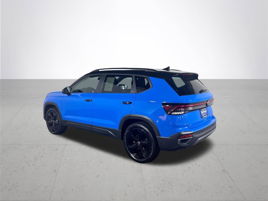 Certified 2025 Volkswagen Taos SE image 8