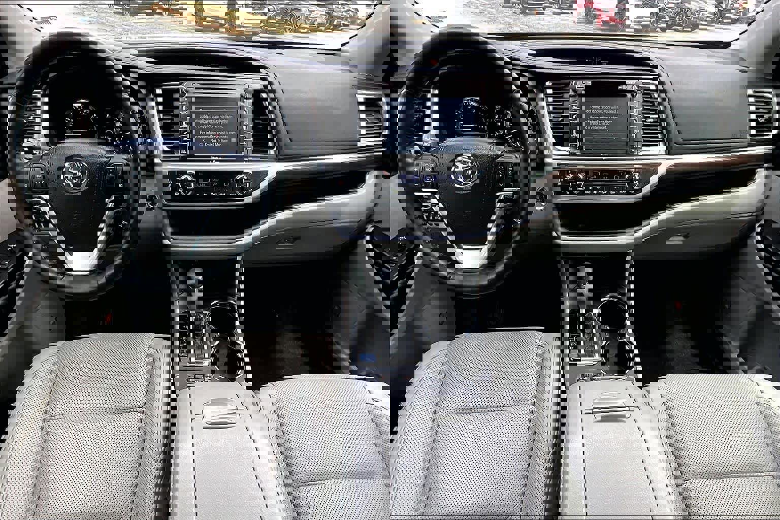 Used 2015 Toyota Highlander Limited Platinum FWD image 16