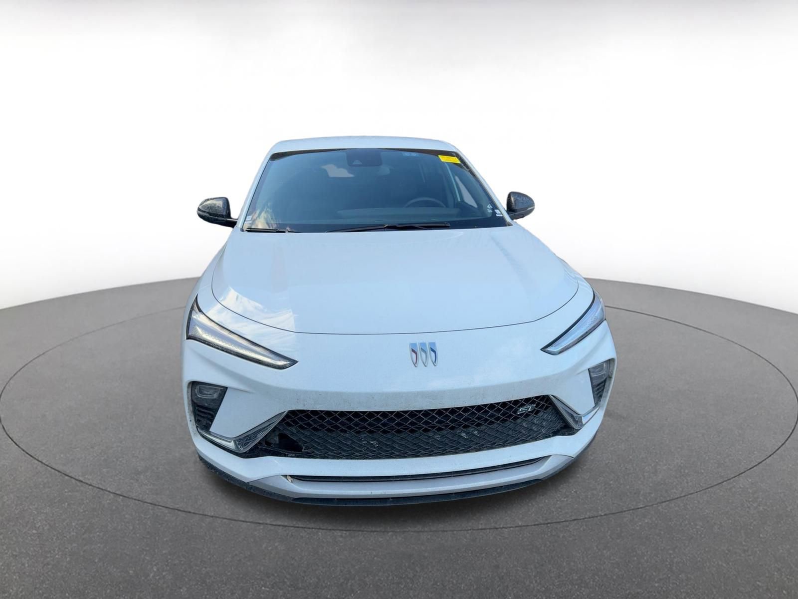 Used 2025 Buick Envista Sport Touring image 3