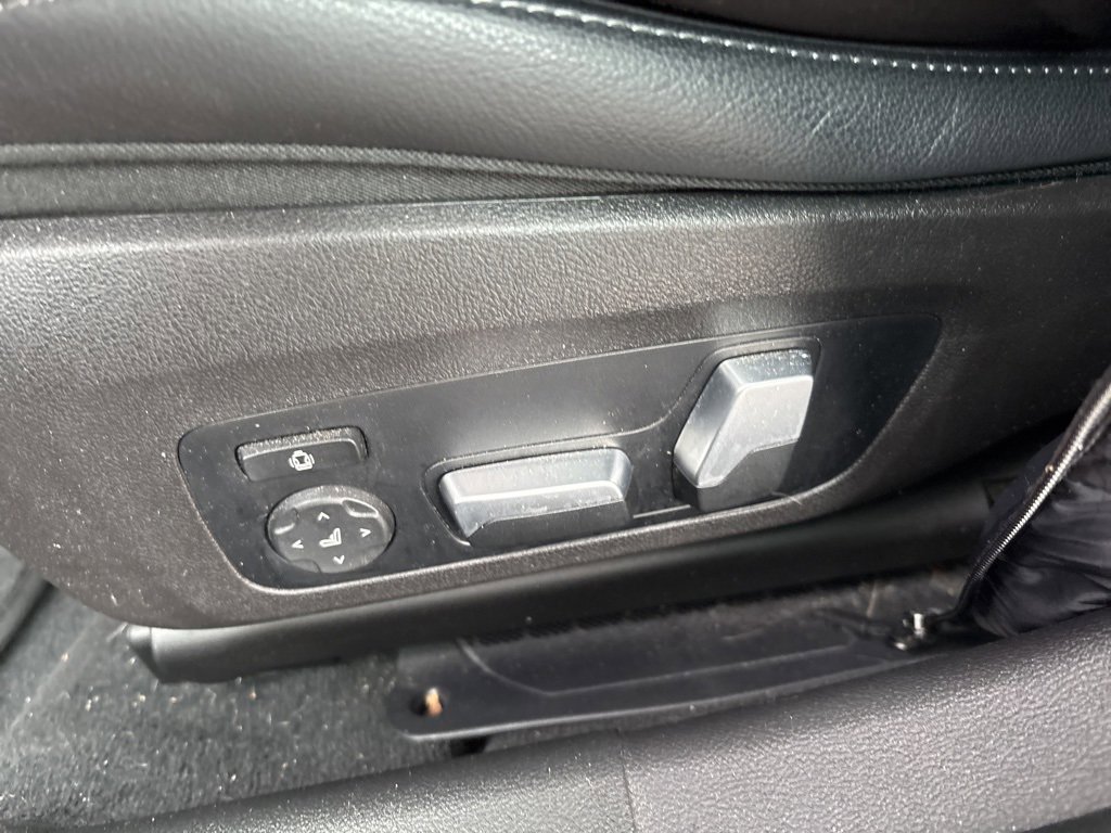 Used 2023 BMW 330i xDrive Sedan w/ M Sport Package image 10