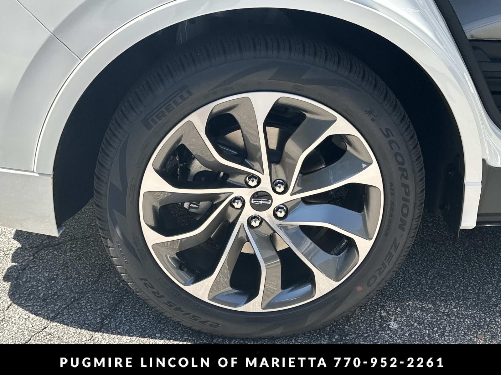 New 2026 Lincoln Aviator 2WD w/ Jet Appearance Package image 17