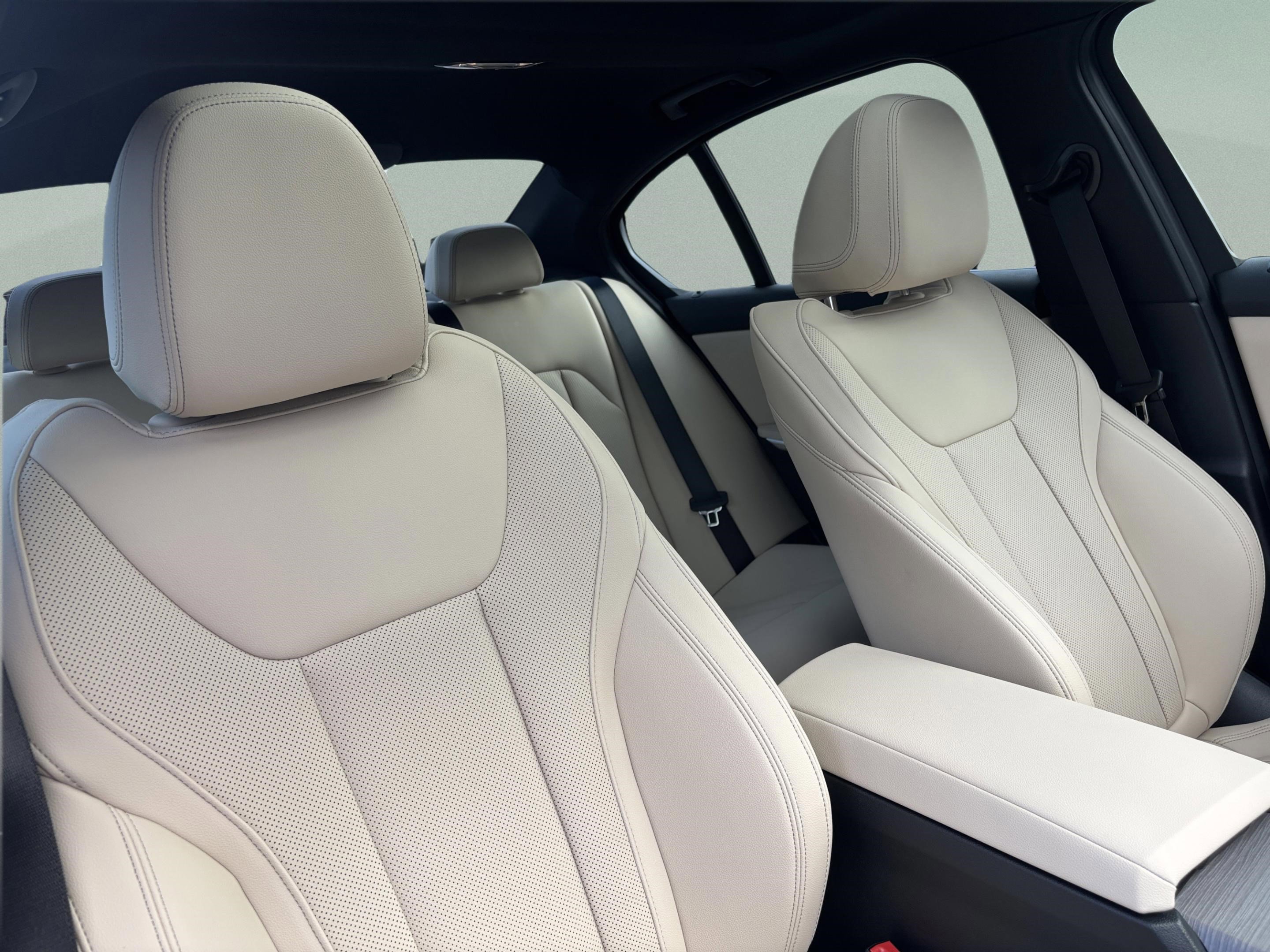 Used 2026 BMW 330i xDrive Sedan w/ Convenience Package image 22