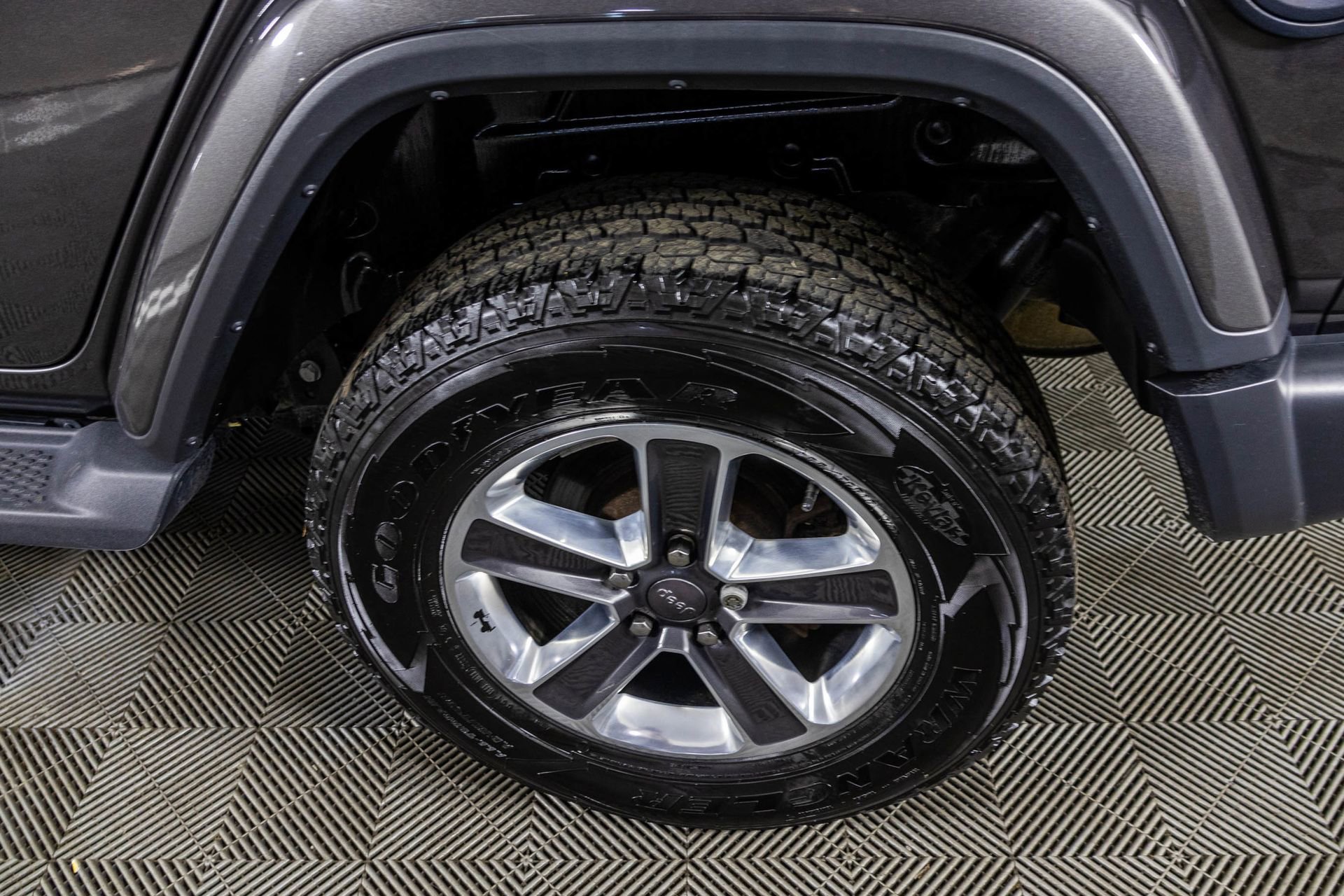 Used 2018 Jeep Wrangler Unlimited Sahara image 46