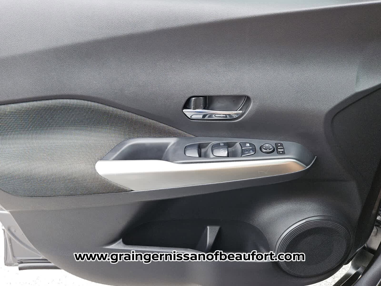 Used 2018 Nissan Kicks SV FWD image 16