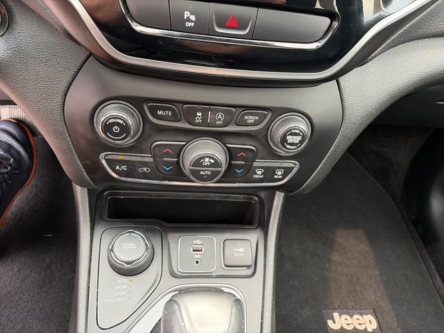 Used 2019 Jeep Cherokee Limited AWD/4WD image 24