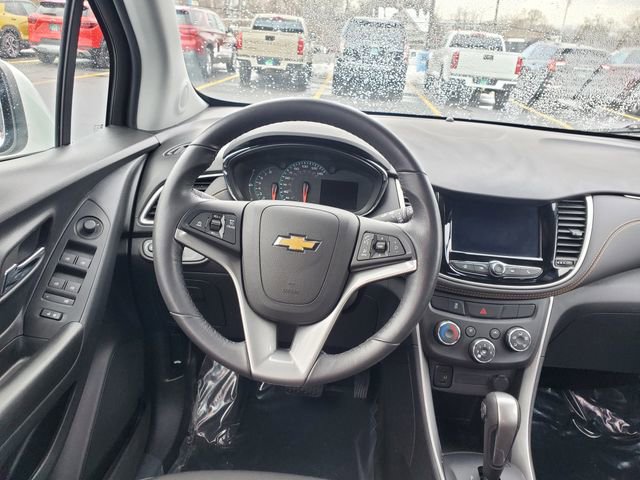 Used 2022 Chevrolet Trax LT w/ LT Convenience Package image 16