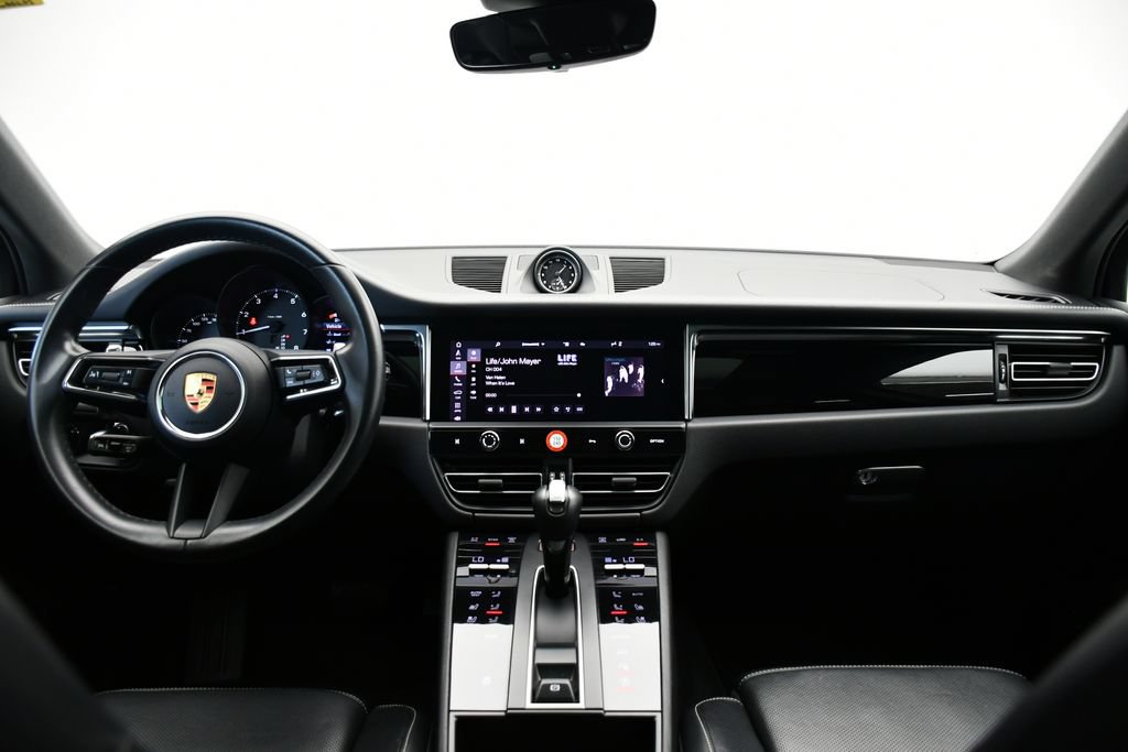 Certified 2024 Porsche Macan AWD/4WD image 20